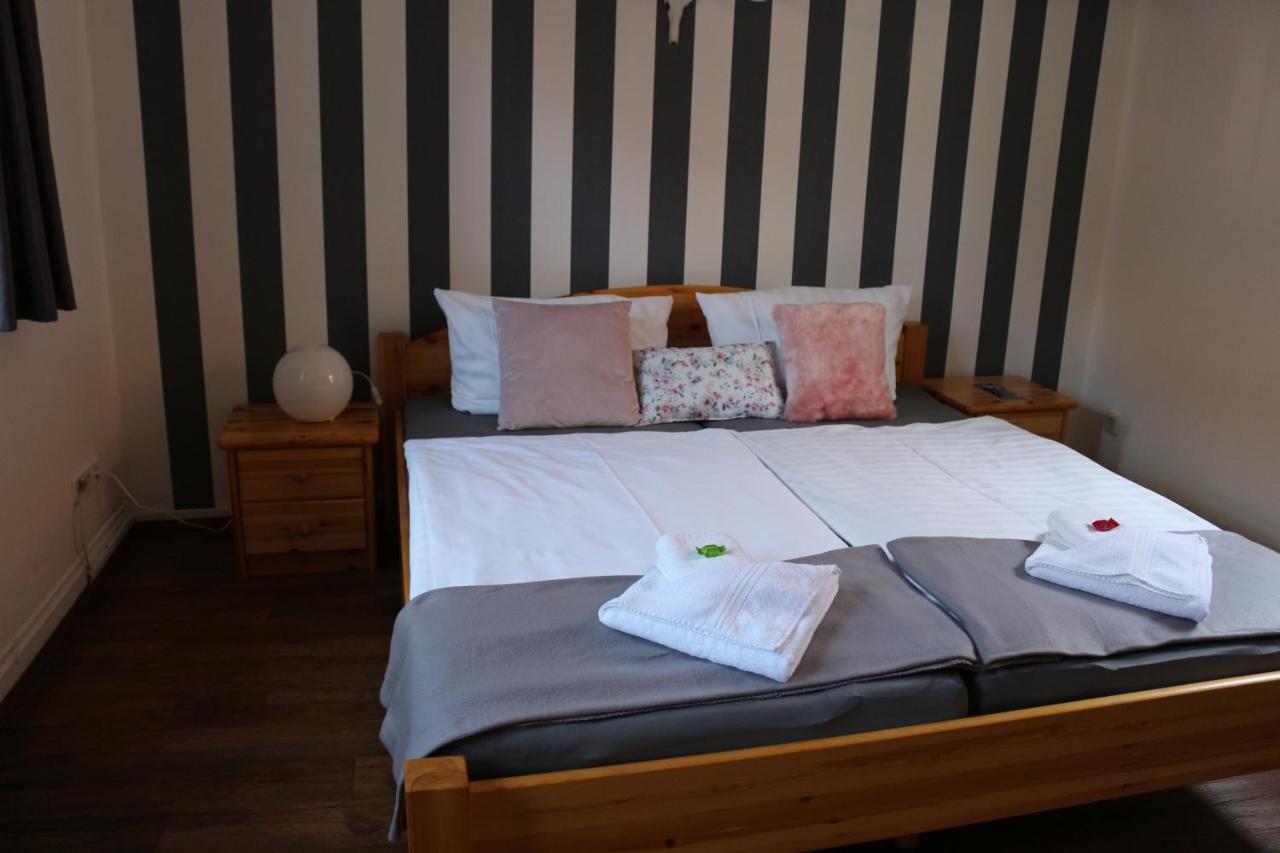 Altstadtcafe Und Pension 하벨베르크 외부 사진